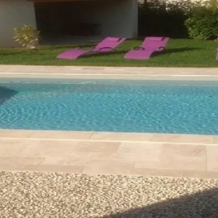House Les Vignes Grandes بيت للعطل